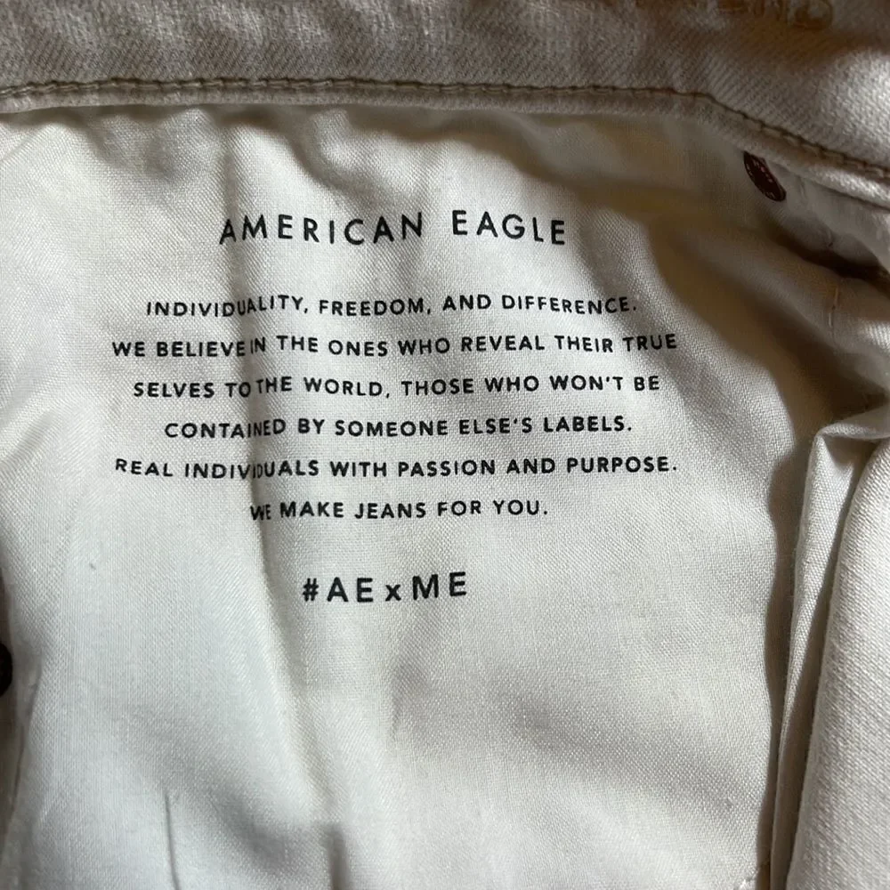 AMERICAN EAGLE Women’s 90s Boyfriend High Rise Distressed Jeans White Size 18